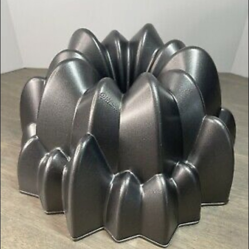 Wilton Dimensions Cascade Bundt Cake Pan